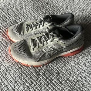 Women’s Asics 9.5 sneakers